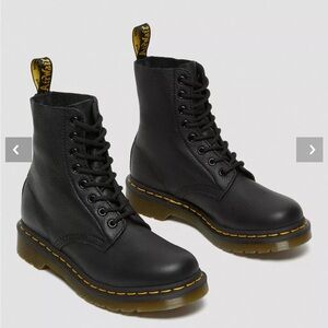 Dr. Martens 1460 Virginia Leather Boots Women’s US 9